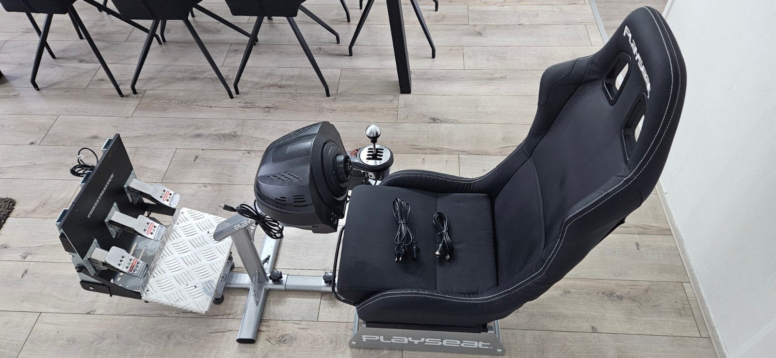 Foto 4 van Thrustmaster T300+TH8A shifter+T3PA Pro pedals+Playseat