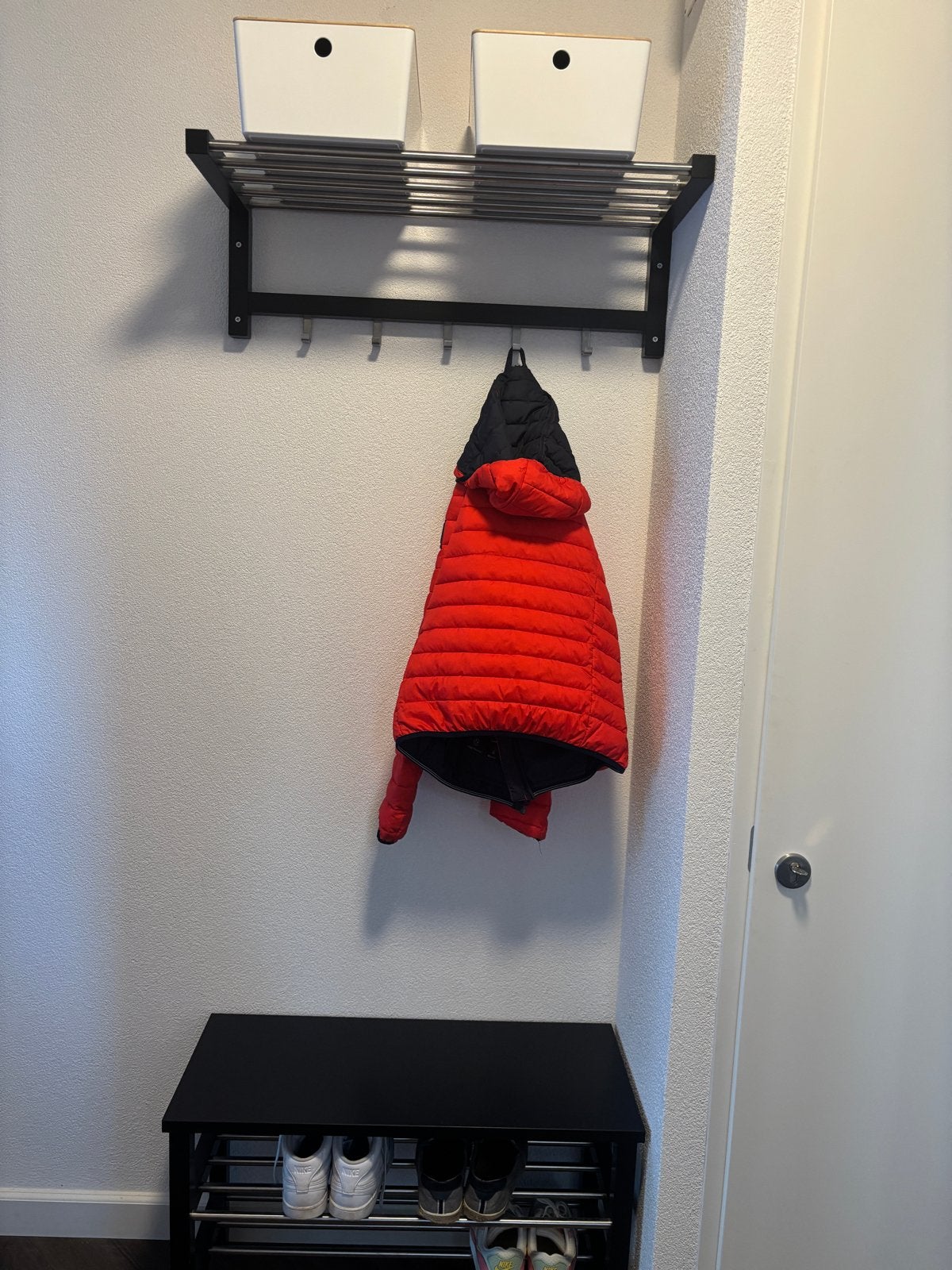 Ikea kapstok Tjusig, Huis en Inrichting, Woonaccessoires | Kapstokken, Wandkapstok, Gebruikt, Ophalen of Verzenden, Minder dan 100 cm