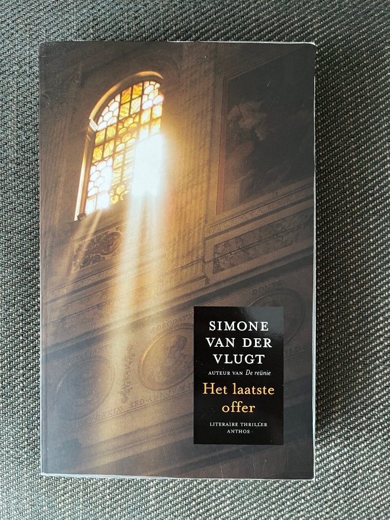 Simone van der Vlugt - Het laatste offer., Ophalen of Verzenden, Zo goed als nieuw, Simone van der Vlugt