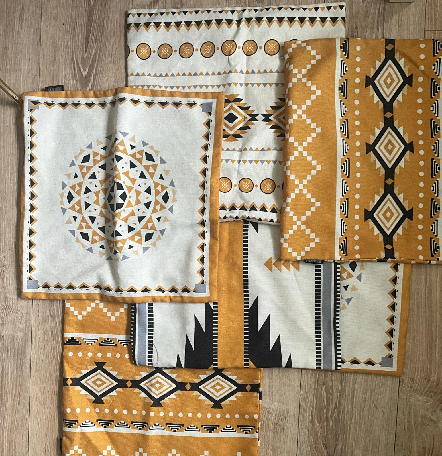 Set van 6 tribale kussenhoezen - Crème, marineblauw, geel, Huis en Inrichting, Woonaccessoires | Kussens, Ophalen, Meerkleurig