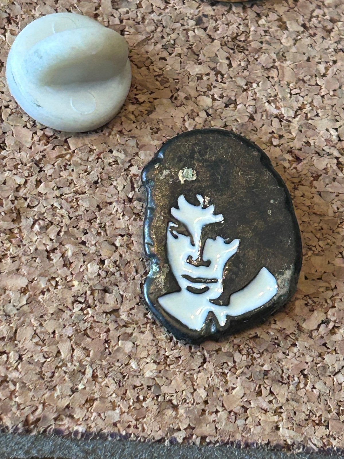 Vintage pin Jim Morrison - Uniek Design, Ophalen of Verzenden, Zo goed als nieuw, Overige onderwerpen, Speldje of Pin