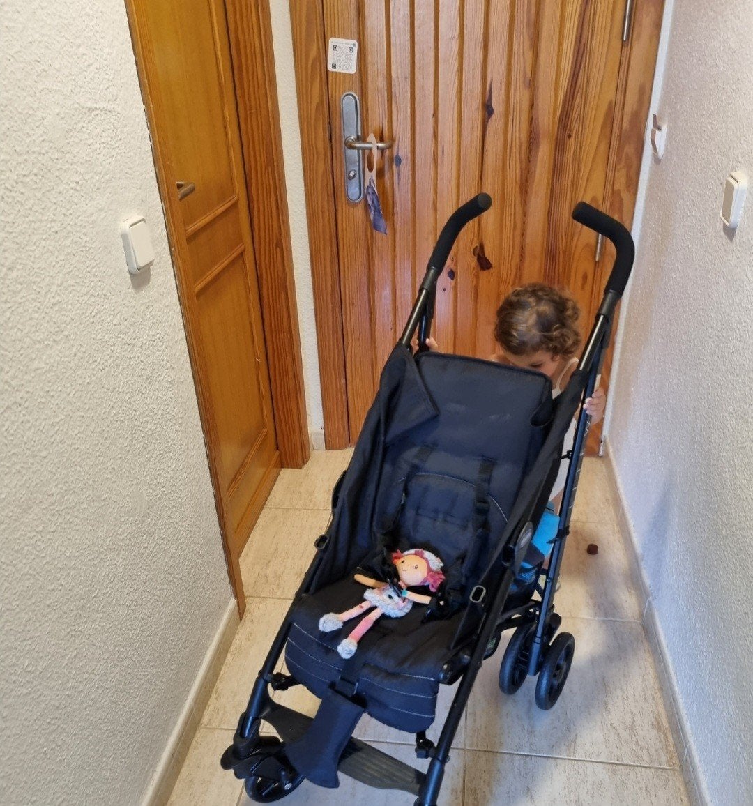 Compacte zwarte buggy - ideaal voor op reis, Kinderen en Baby's, Ophalen, Zo goed als nieuw, Overige merken, Zonnekap
