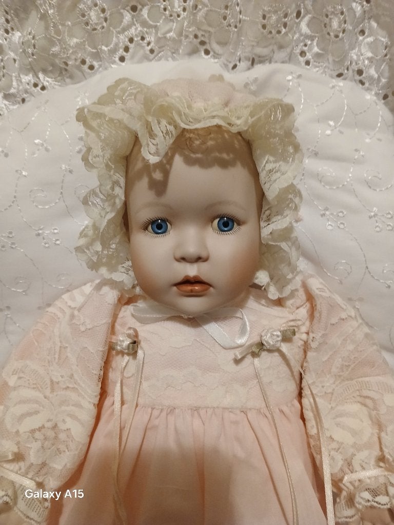 Lief babypopje, Verzenden, Zo goed als nieuw, Kleertjes