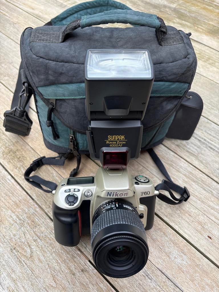 Nikon F60 spiegelreflexcamera met flitser en tas, Ophalen, Gebruikt, Spiegelreflex, Nikon