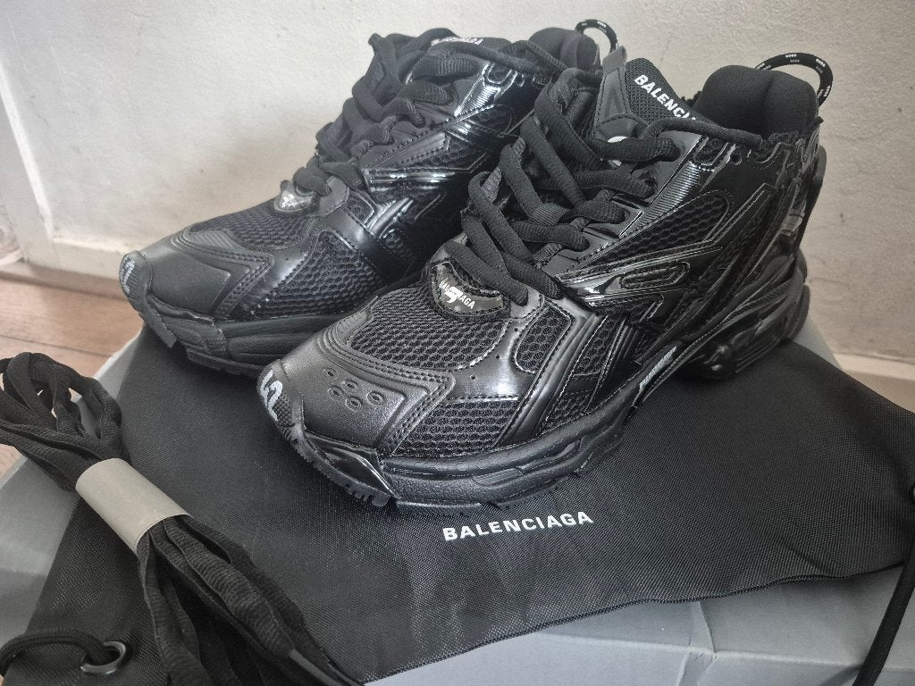 Te koop Balenciaga schoenen maat 42, Zwart, Nieuw, Ophalen of Verzenden, Sneakers of Gympen