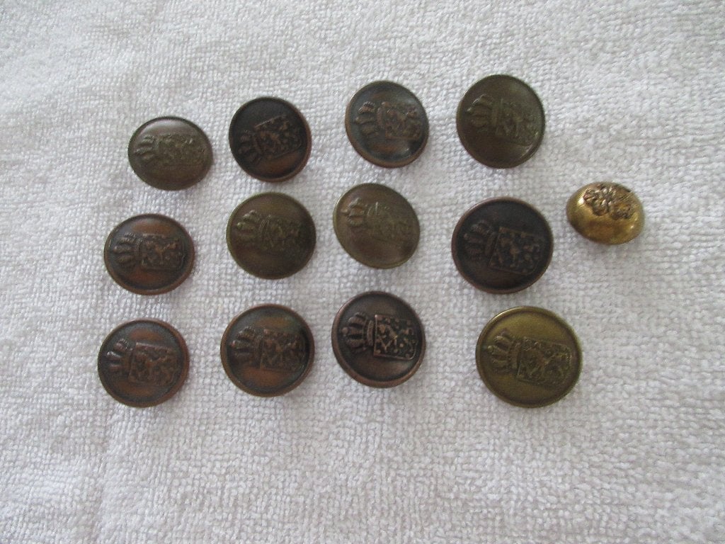 13 oude militaire knopen 4 verschillende soorten., Ophalen of Verzenden, Landmacht, Nederland, Kleding of Schoenen