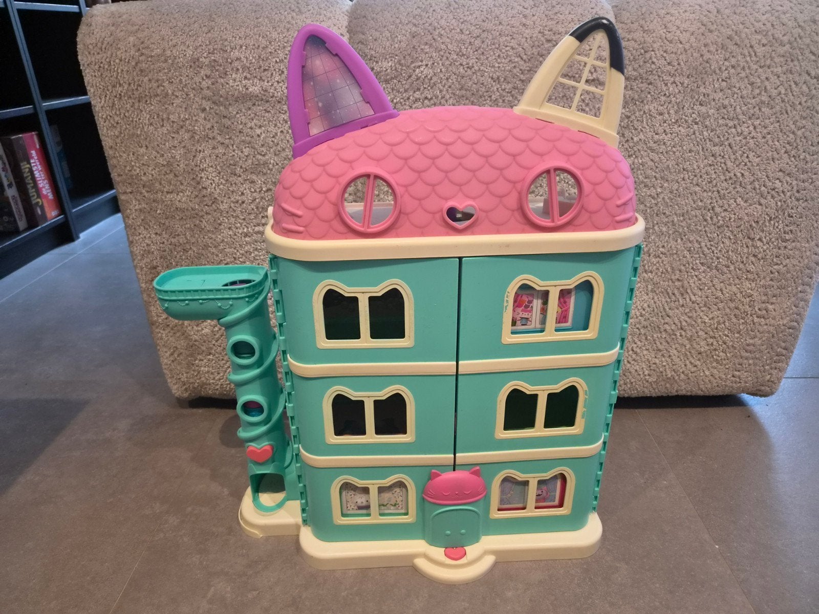 Gabby's Poppenhuis - Poppenhuis met accessoires, Ophalen, Zo goed als nieuw, Poppenhuis