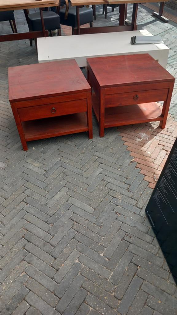 Houten bijzettafel met lade en plank - 60x60x47 cm, Huis en Inrichting, Tafels | Salontafels, Ophalen, Gebruikt, 50 tot 100 cm