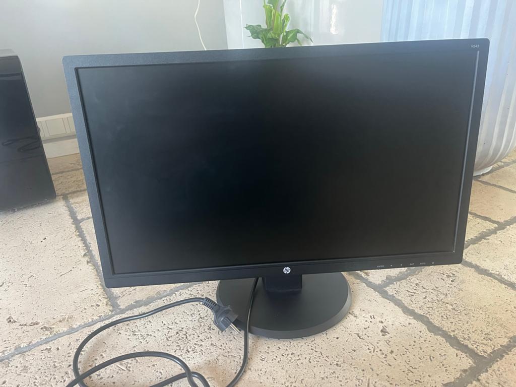 HP Monitor 24 inch Full HD  - Ideaal voor Thuis of Kantoor, 3 tot 5 ms, Kantelbaar, VA, Full HD