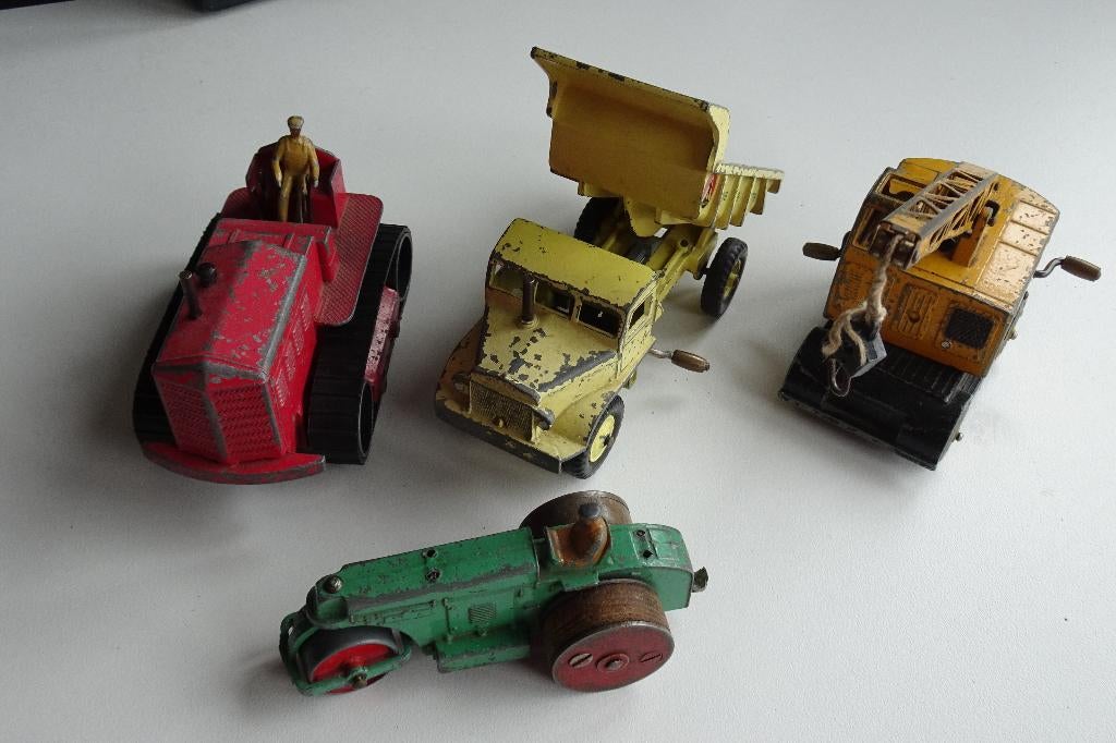 4 x Dinky 'werk aan de weg, Ophalen of Verzenden, Gebruikt, Tractor of Landbouw, Dinky Toys
