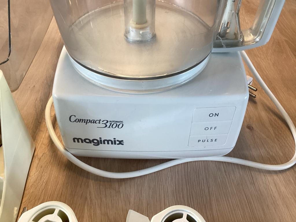 Magimix Compact 3100 Keukenmachine met toebehoren., 2 tot 3 liter, Ophalen, Gebruikt, 3 snelheden of meer