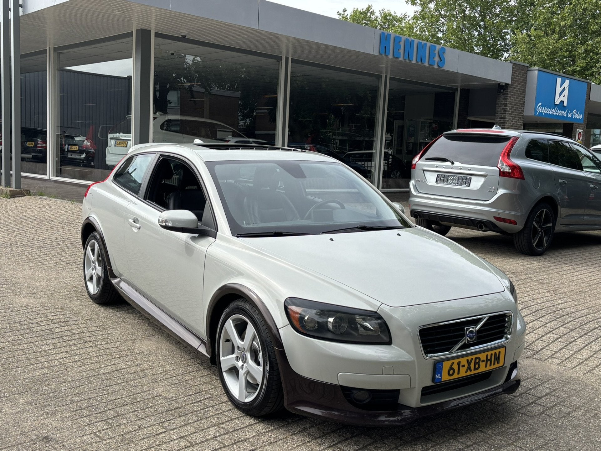 Volvo C30 2.5 T5 220pk Aut Schuifdak Leder Carplay, Gebruikt, 700 kg, 4 stoelen, 1337 kg