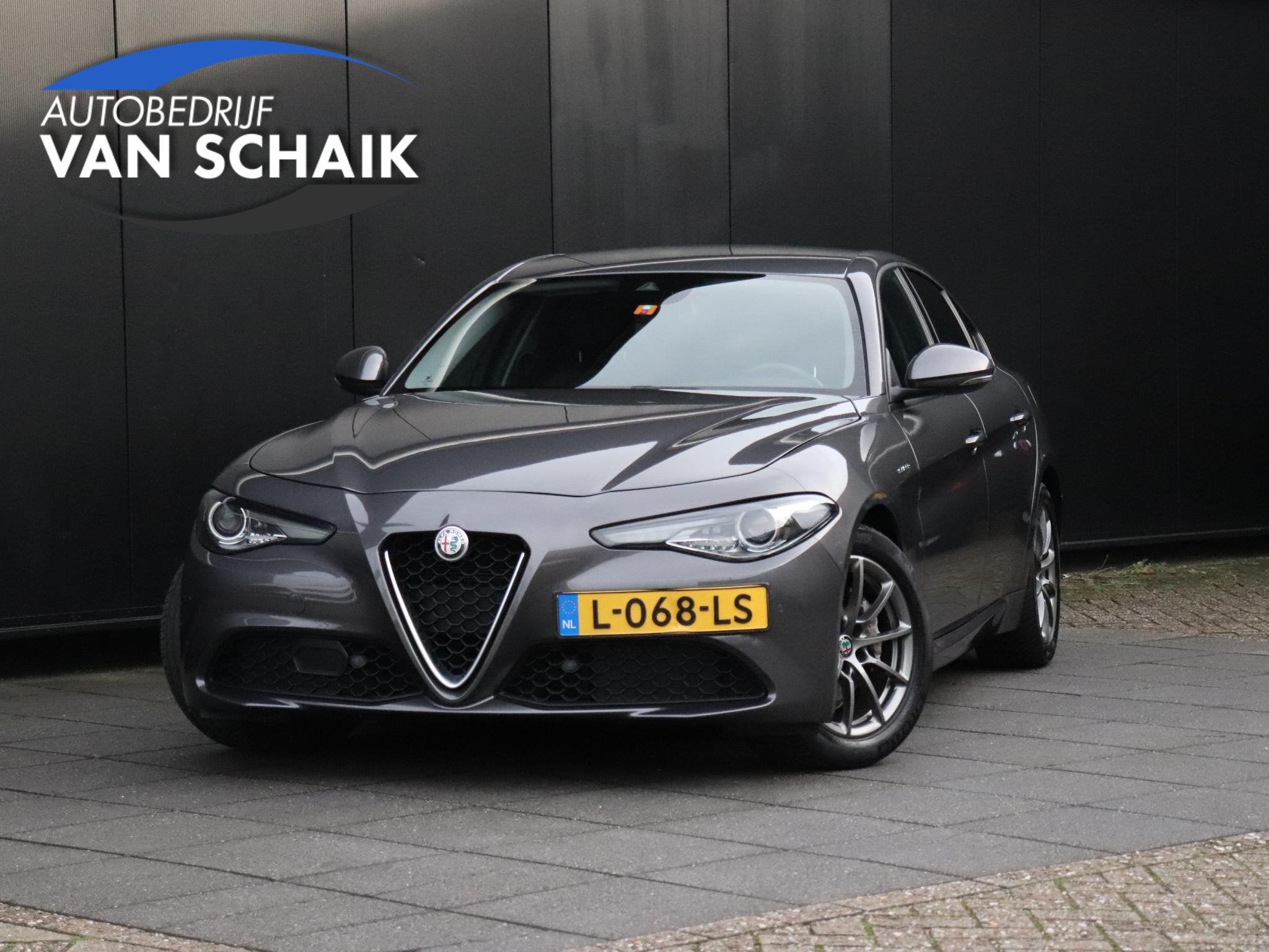 Alfa Romeo Giulia 2.2 LEER | NAVI | CRUISE | CAMERA |, Auto's, Automaat, 745 kg, Euro 6, 4 cilinders