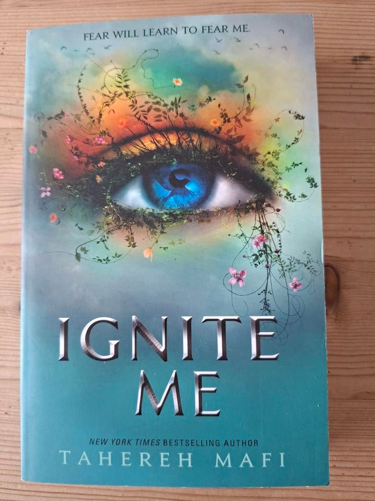 Ignite Me - Shatter Me Serie Boek 3 - Tahereh Mafi, Boeken, Romans, Gelezen, Europa overig, Ophalen of Verzenden