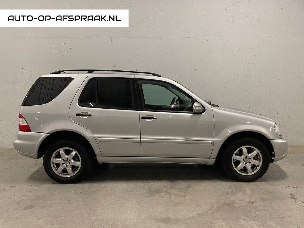 Mercedes-Benz M-klasse 500 Pano Leer Automaat Navi Trekhaak, Auto's, Mercedes-Benz, Automaat, Gebruikt, 8 cilinders, 138 €/maand