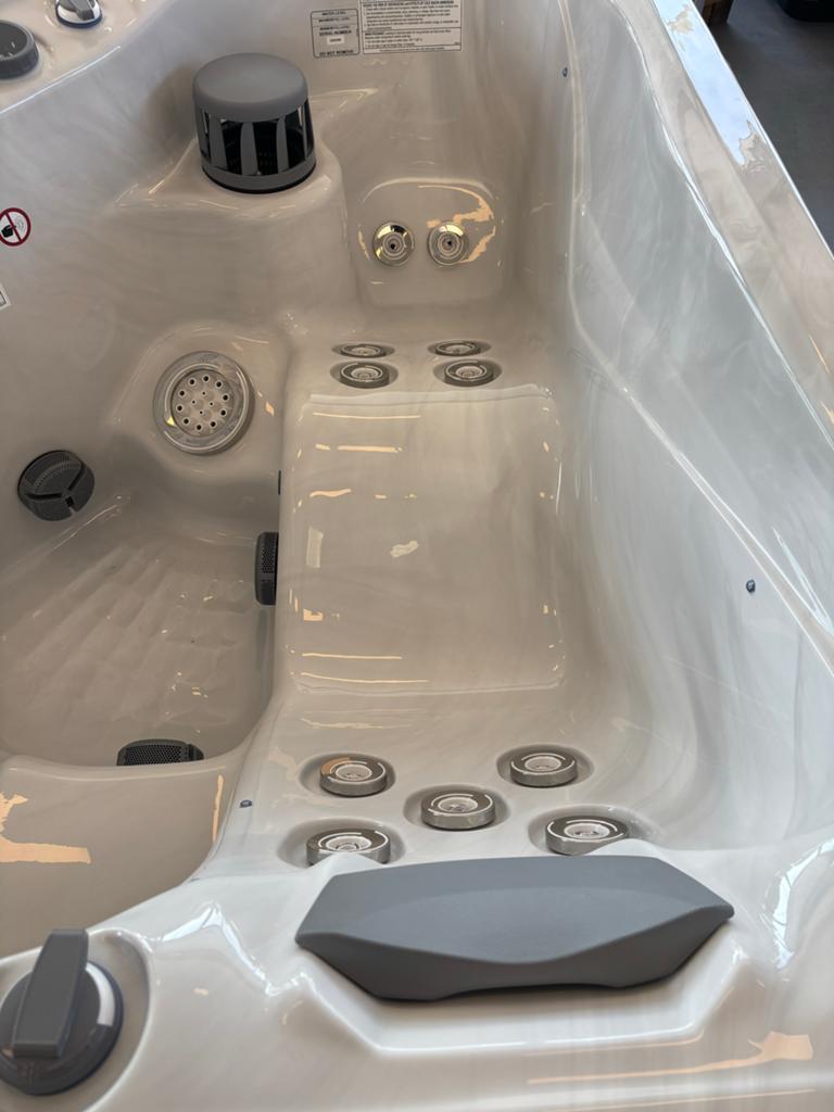 MasterSpa TS 240 Jacuzzi speciaal voor in een hoek, Tuin en Terras, Ophalen, Filter, Nieuw, Inbouw
