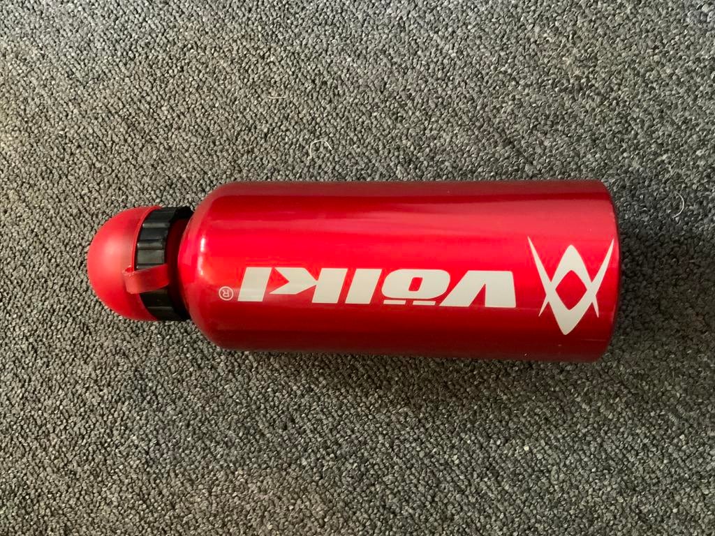 Leuke rode metalen drink fles. Merk. Völki Nieuwstaat., Ophalen of Verzenden, Zo goed als nieuw