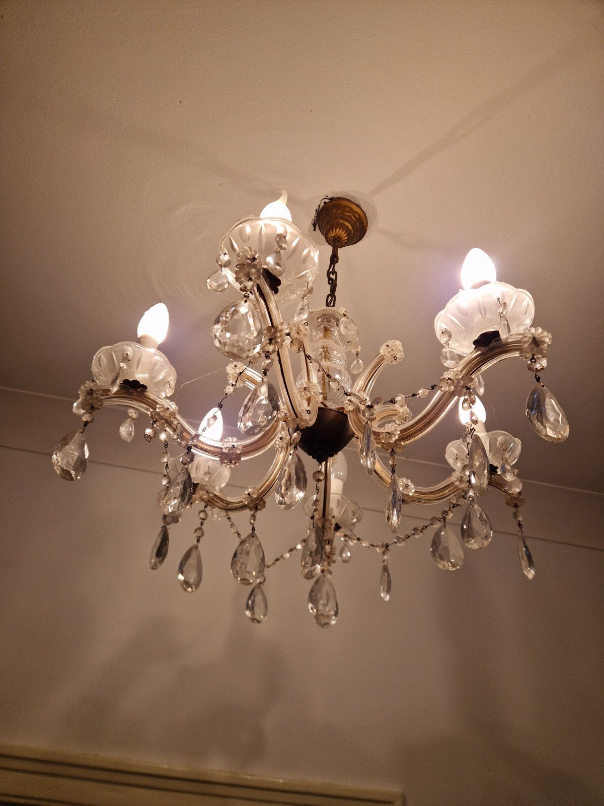 Elegante kroonluchter met kristallen hangers, Huis en Inrichting, Ophalen, Gebruikt, E14 (klein), Glas