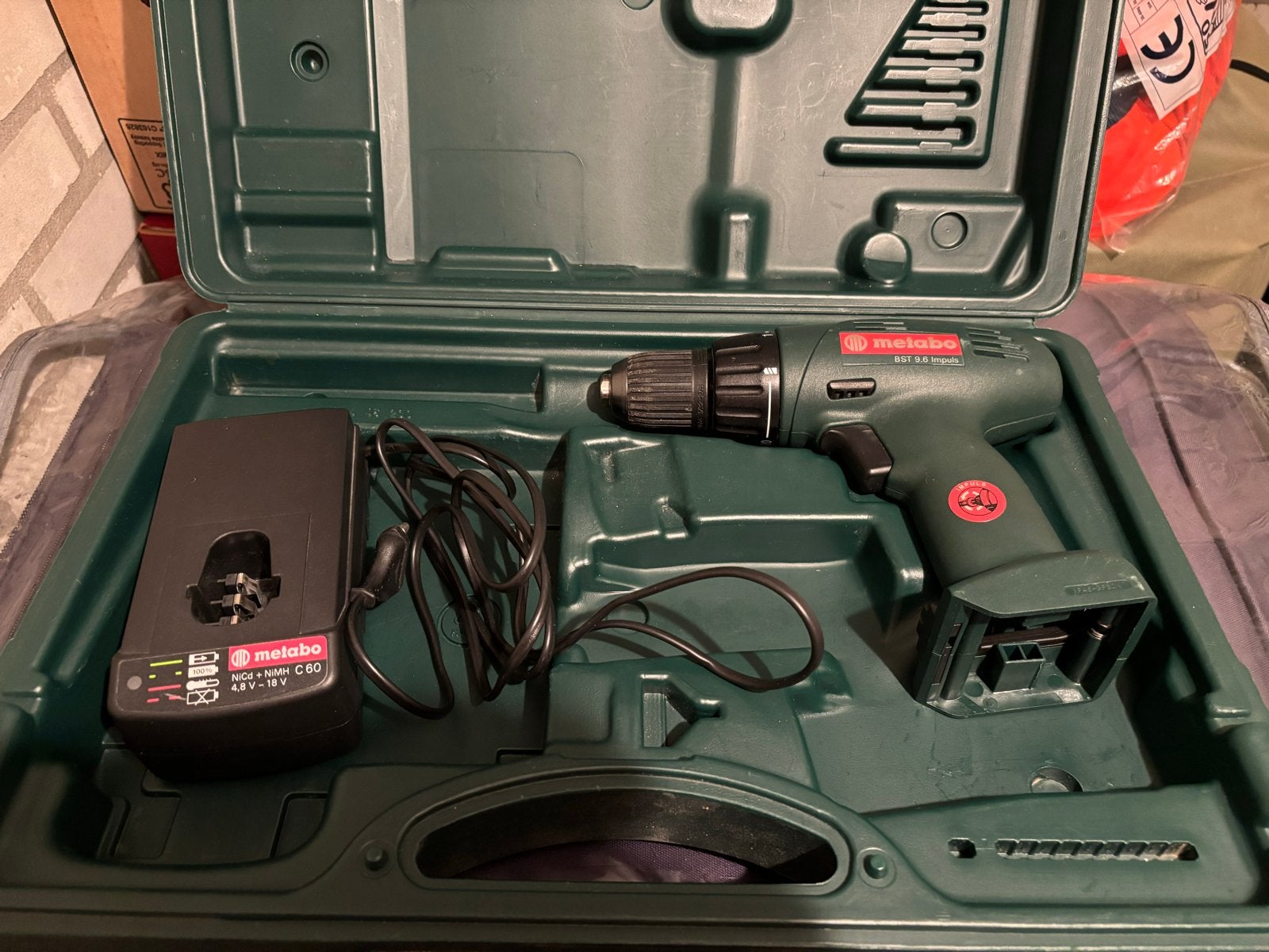 Metabo Boor- en Schroefmachine met Oplader en Koffer, Gebruikt, Variabele snelheid, Ophalen of Verzenden, Boor- en Schroefmachine