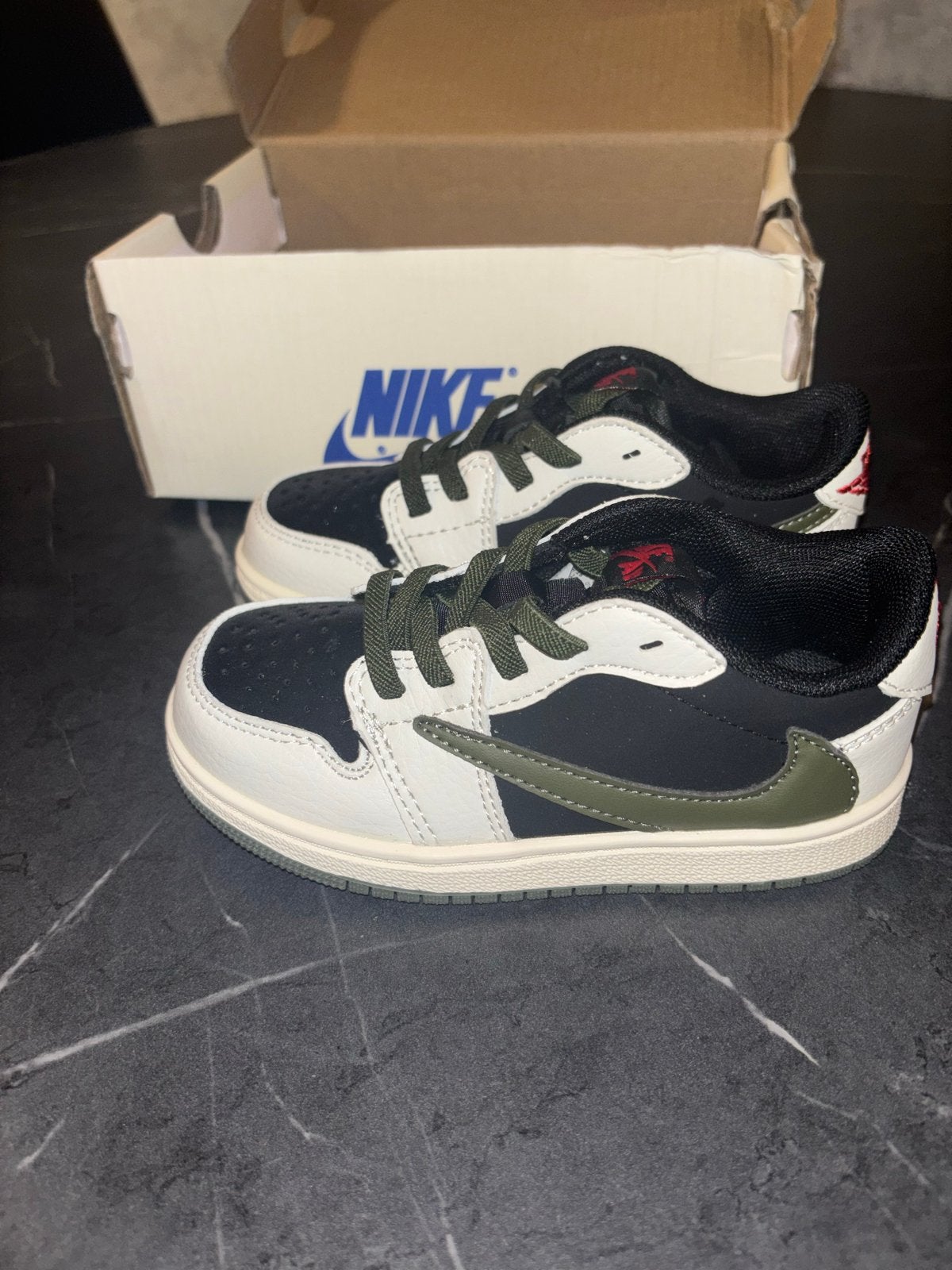 Nike Jordan 1 Low Travis Scott Black Phantom Maat 2626, Kinderen en Baby's, Ophalen of Verzenden, Nieuw, Jongen of Meisje