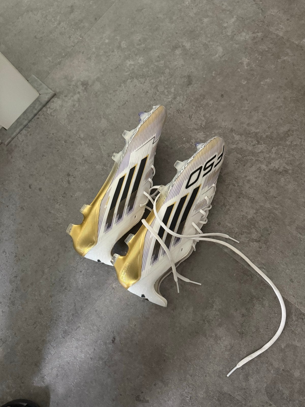 Adidas F50 voetbalschoenen, Maat XS of kleiner, Schoenen, Nieuw, Ophalen of Verzenden