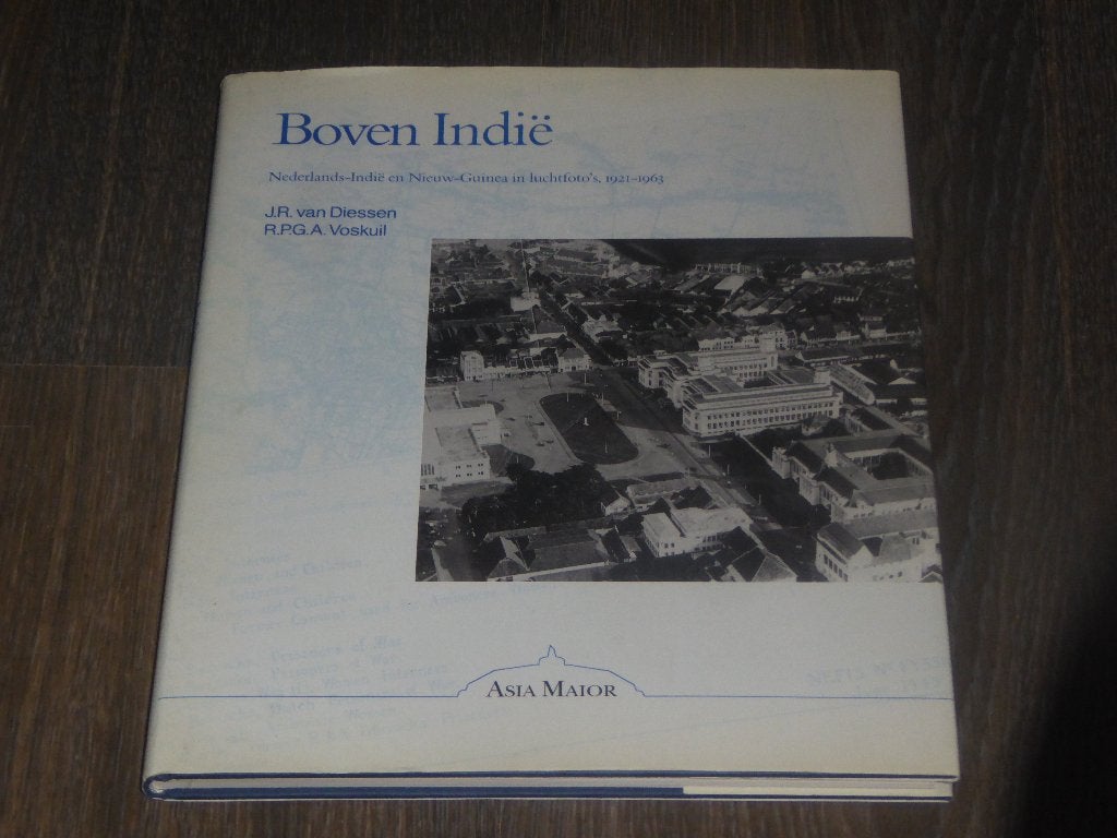 Boven Indië - J.R. van Diessen en R.P.G.A. Voskuil, Verzenden, Fotografie algemeen, Diverse auteurs, Zo goed als nieuw