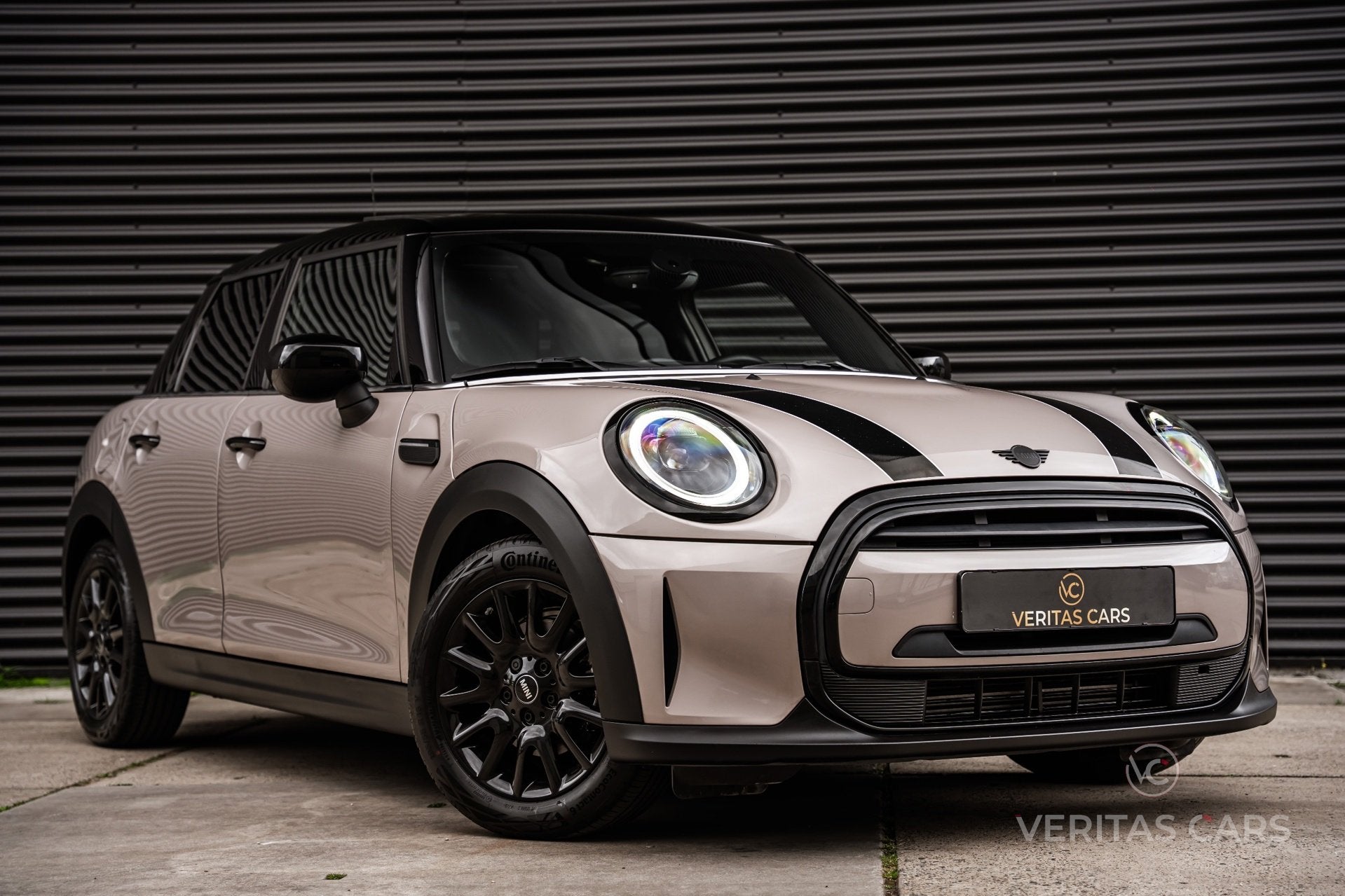 Mini 5-Deurs 1.5 Cooper Business Edition 136PK|Pano|Ambiance, Auto's, 136 pk, Gebruikt, Leder, Bedrijf