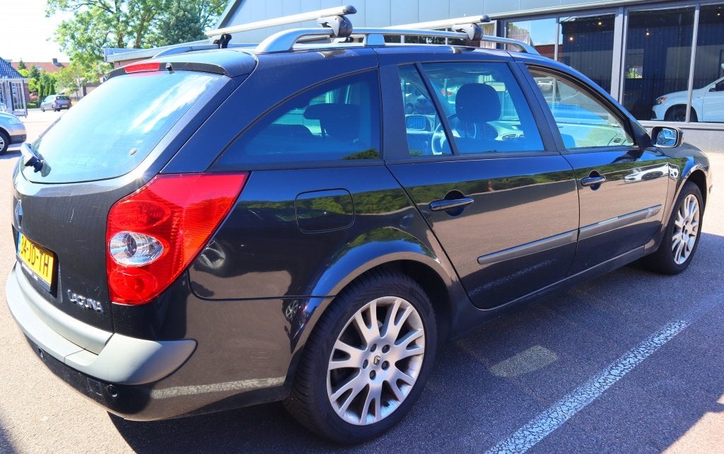 Renault Laguna Grand Tour 1.8-16V Dynamique Automaat Apk 4-7, Laguna, 1325 kg, Gebruikt, Zwart