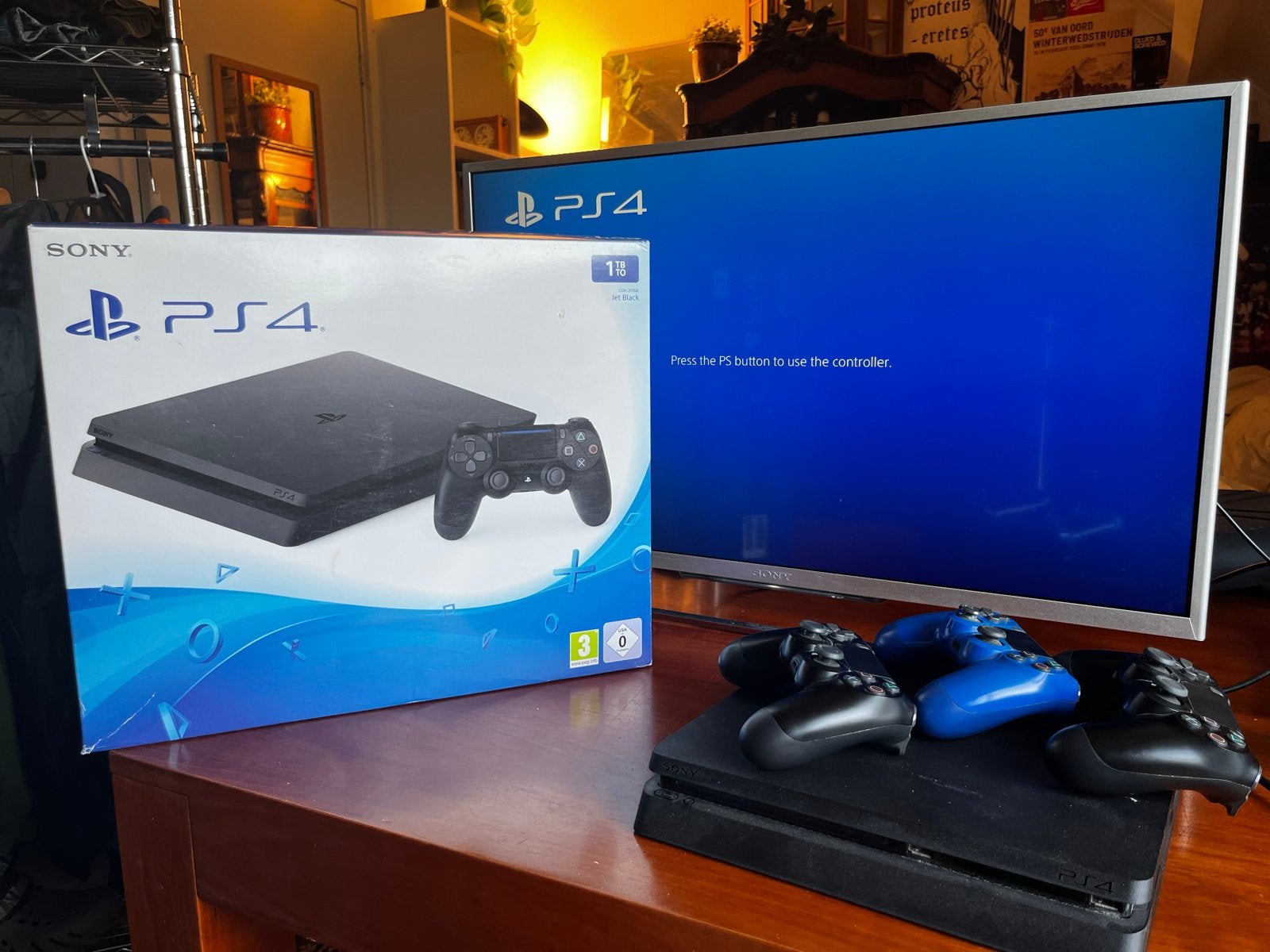 Sony PlayStation 4 Slim 1TB met controller en HDMI kabel, Ophalen, Gebruikt, 1 TB, Met 3 controllers of meer