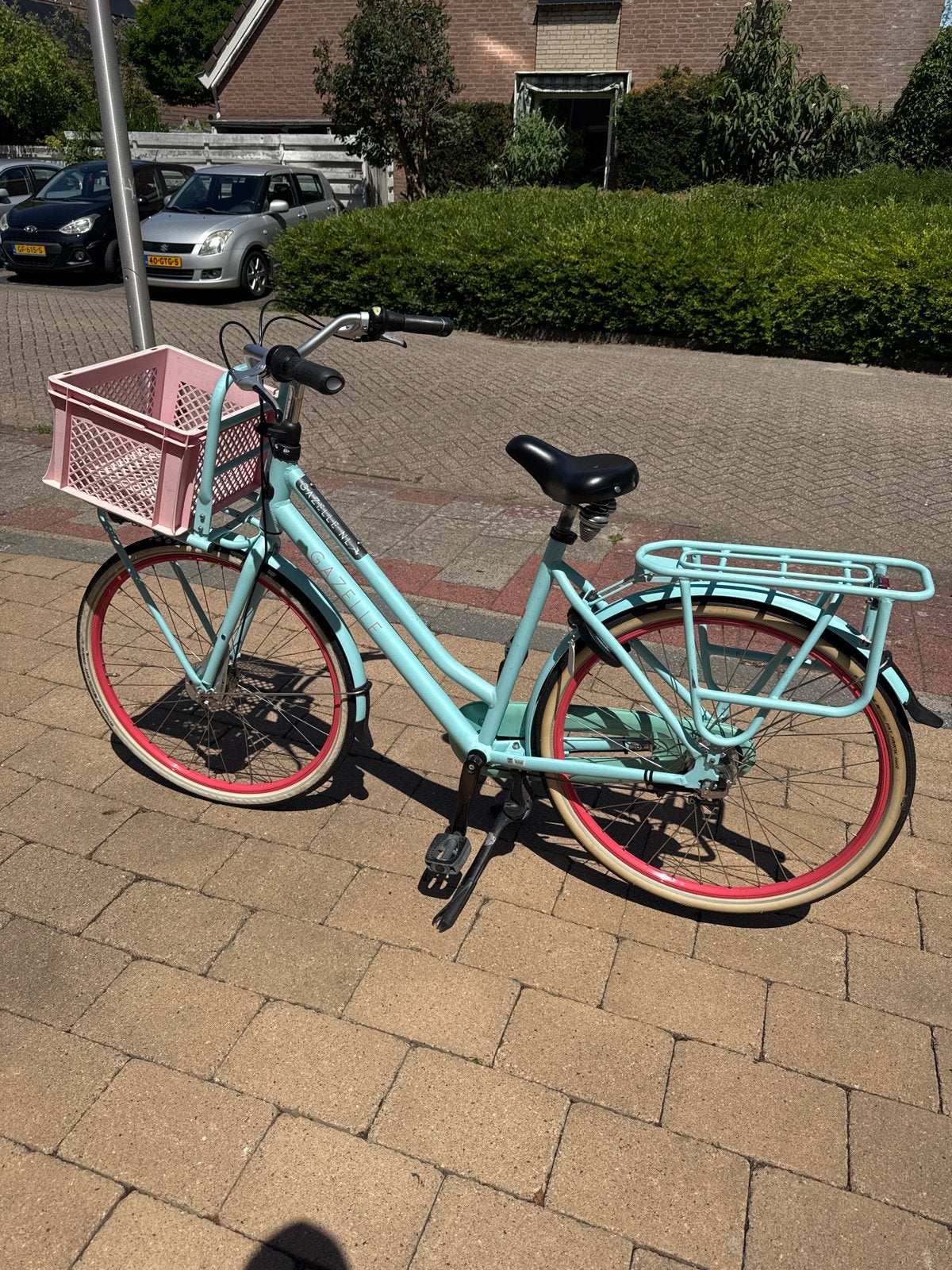 Gazelle D54 Stadsfiets met Roze Details en Mand, Fietsen en Brommers, Fietsen | Dames | Damesfietsen, Ophalen, Terugtraprem, Gazelle