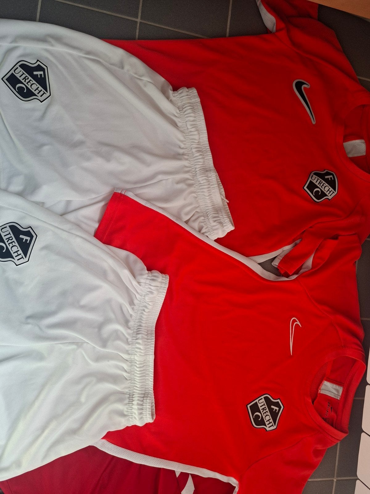 FC Utrecht tenues, Ophalen of Verzenden, Zo goed als nieuw, Voetbal, Overige maten