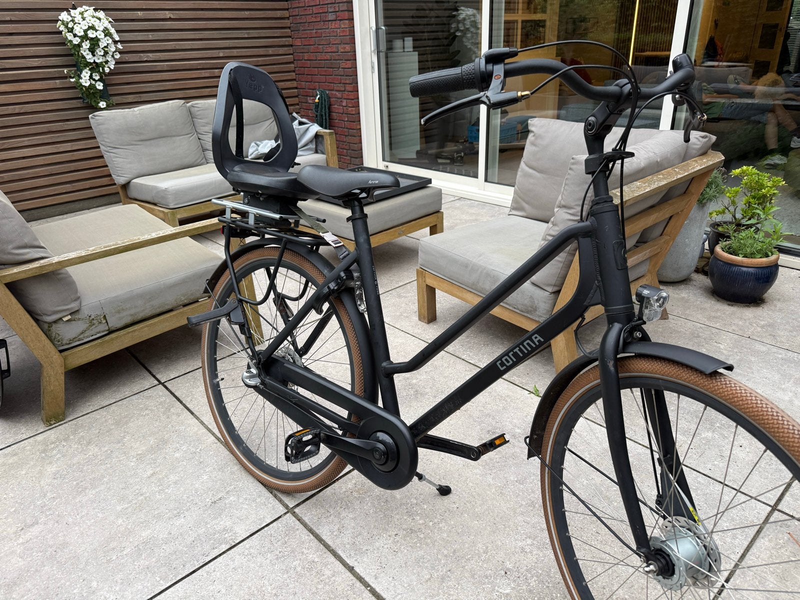 Cortina Foss Damesfiets met fietsstoeltje, Fietsen en Brommers, Fietsen | Dames | Damesfietsen, Ophalen, Zo goed als nieuw, Overige merken