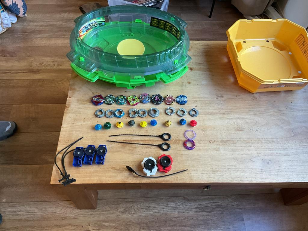 Beyblade Burst Arena met meerdere Beyblades en starters, Ophalen of Verzenden, Zo goed als nieuw