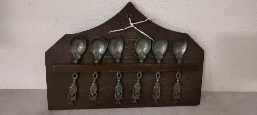 Oud hout bord met theelepeltjes, Ophalen of Verzenden