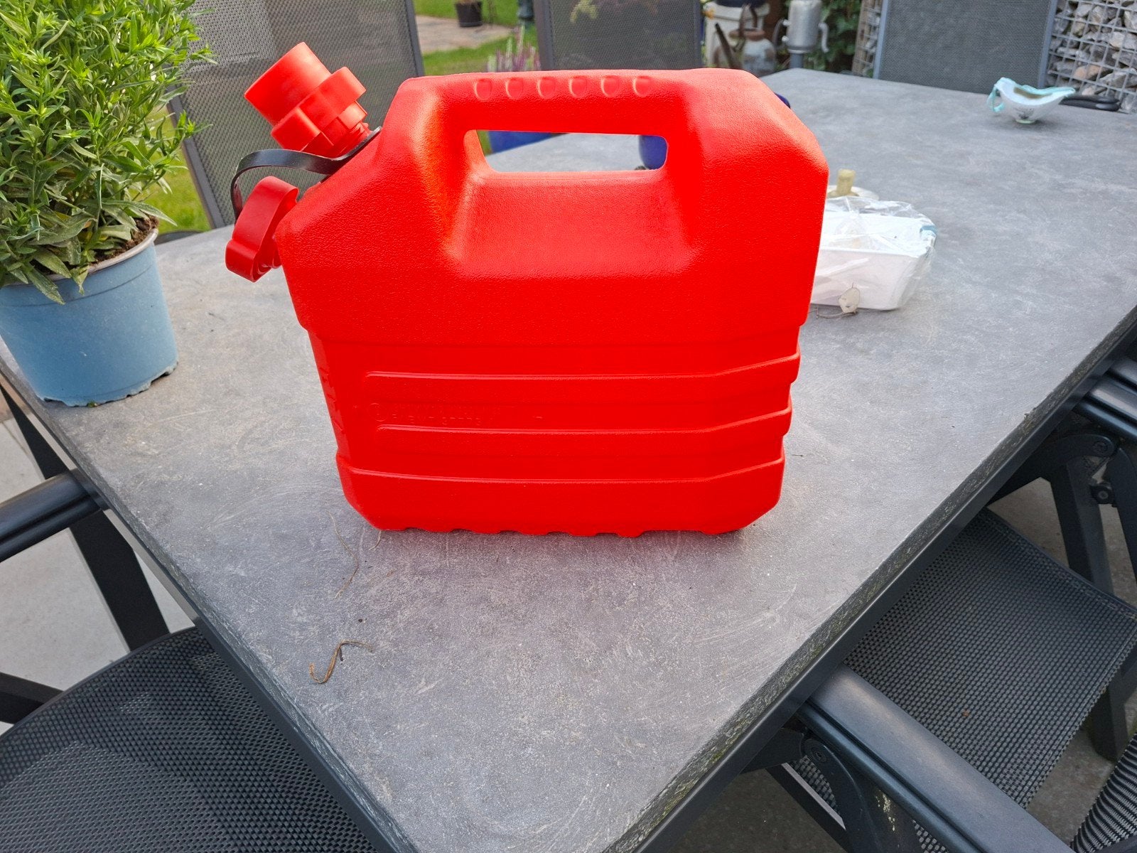 Rode jerrycan - 5 liter, Ophalen
