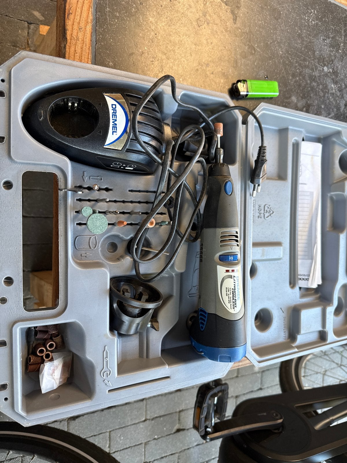 Dremel Lithium-Ion Accu Multitool Model 800 met Accessoires, Ophalen, Gebruikt, Variabele snelheid, Overige typen