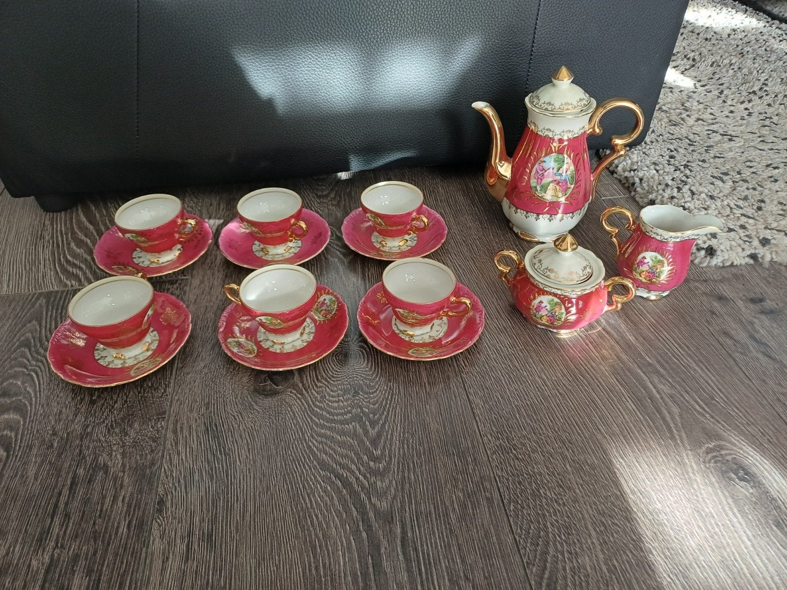 Versailles Porseleinen Koffieservies - Rood met Goud, Antiek en Kunst, Ophalen of Verzenden