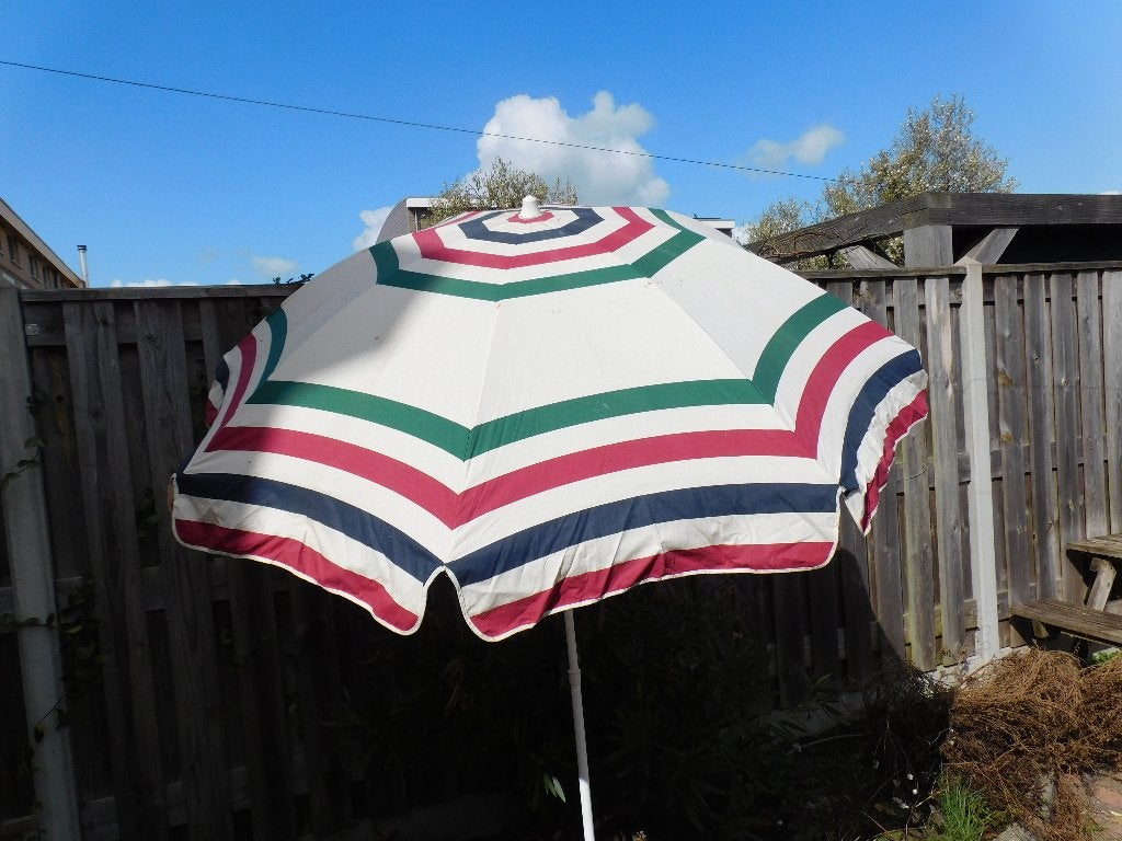 Vintage parasol, wit met rode, groene en blauwe strepen, sto, Ophalen, Overige typen