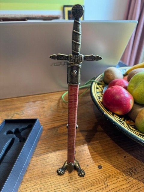 fraai miniatuur zwaard/ briefopener, incl doos en houder, Ophalen of Verzenden, Overige soorten, Overige gebieden, Zwaard of Sabel