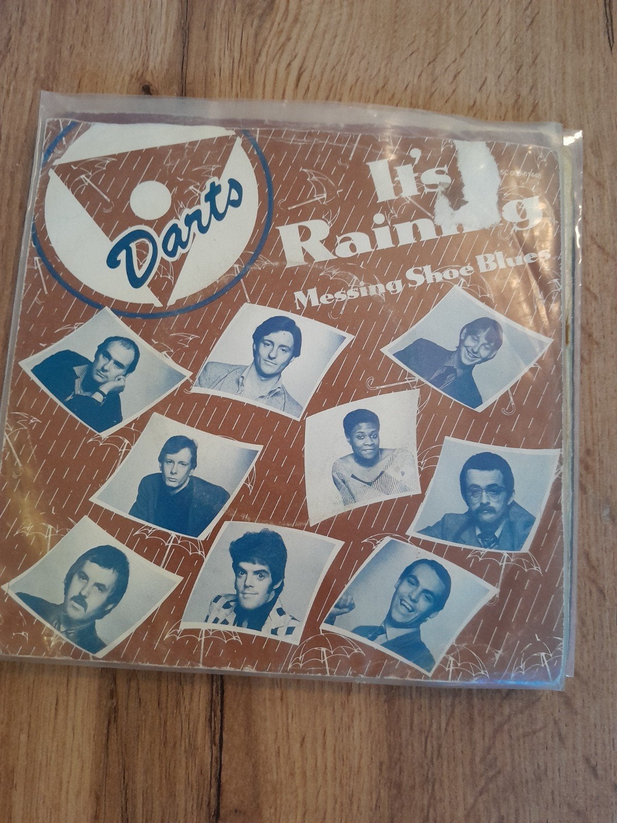 Darts 7 inch it,s raining, Ophalen of Verzenden, Zo goed als nieuw, Pop