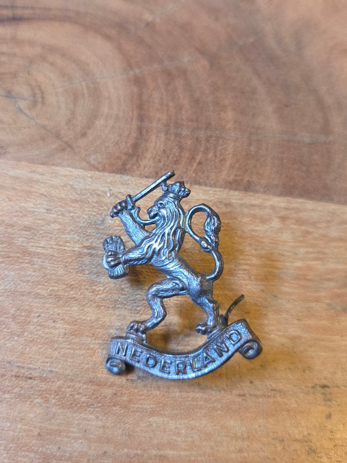 nl leeuw pet/baret embleem nr3, Verzamelen, Ophalen of Verzenden, Landmacht, Nederland, Embleem of Badge