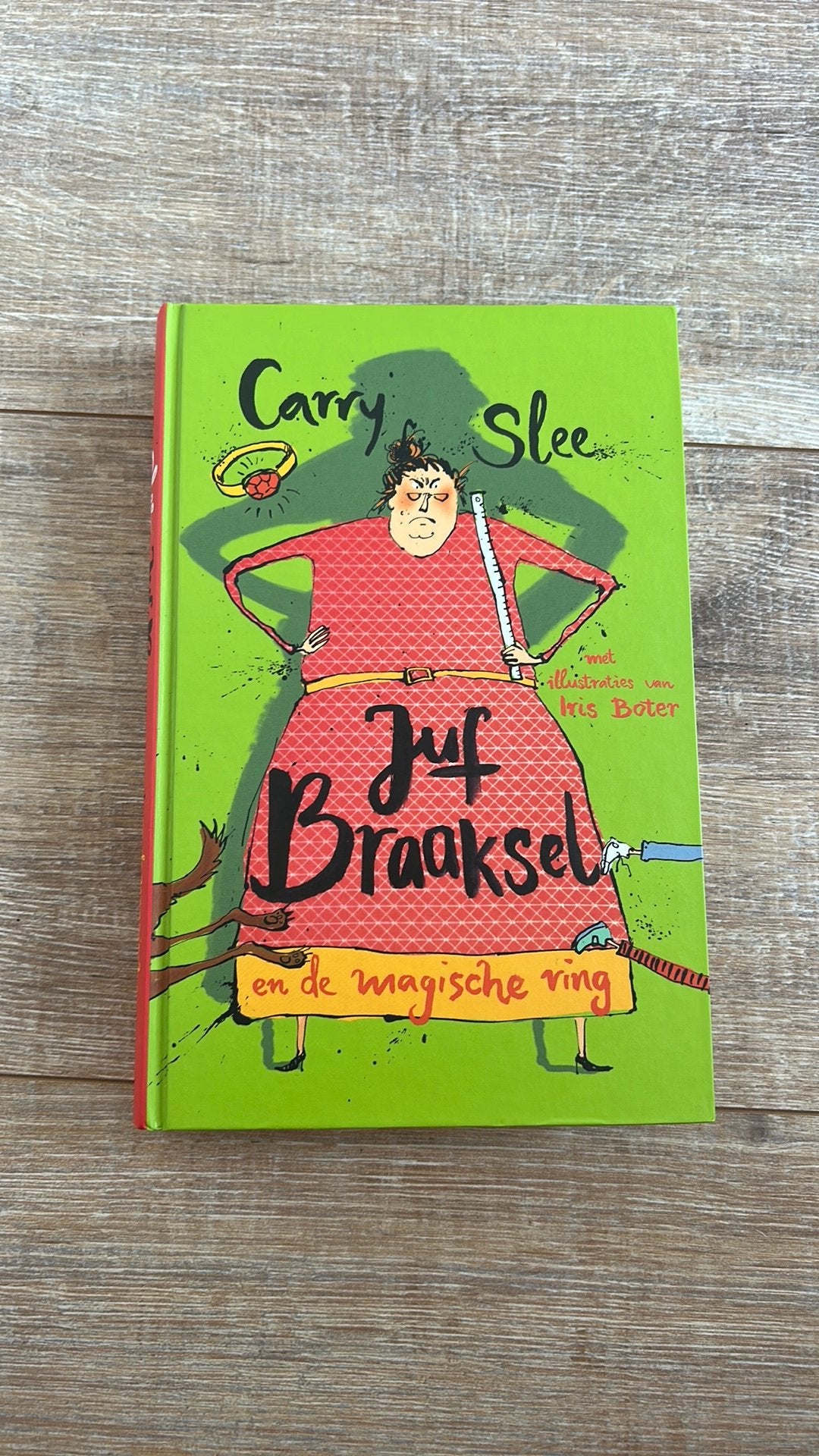 Carry Slee - Juf Braaksel en de magische ring, Fictie algemeen, Carry Slee, Ophalen of Verzenden, Zo goed als nieuw