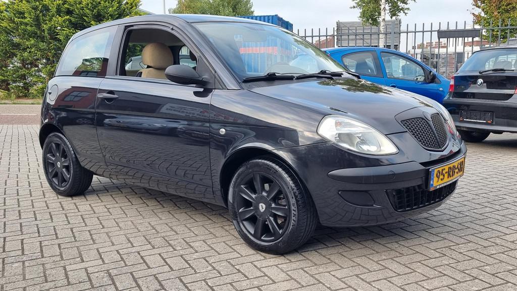 Lancia Ypsilon 1.2 Edizione Nero Airco, sportvelgen, NAP, Auto's, Lancia, Voorwielaandrijving, Gebruikt, Alcantara, Origineel Nederlands