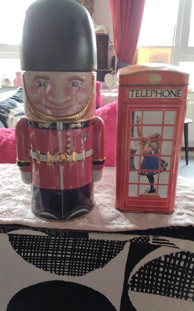 2 Metaal bliken klassieke Britse Royal Guard en telefooncel, Ophalen of Verzenden, Zo goed als nieuw, Metaal of Blik, Dier