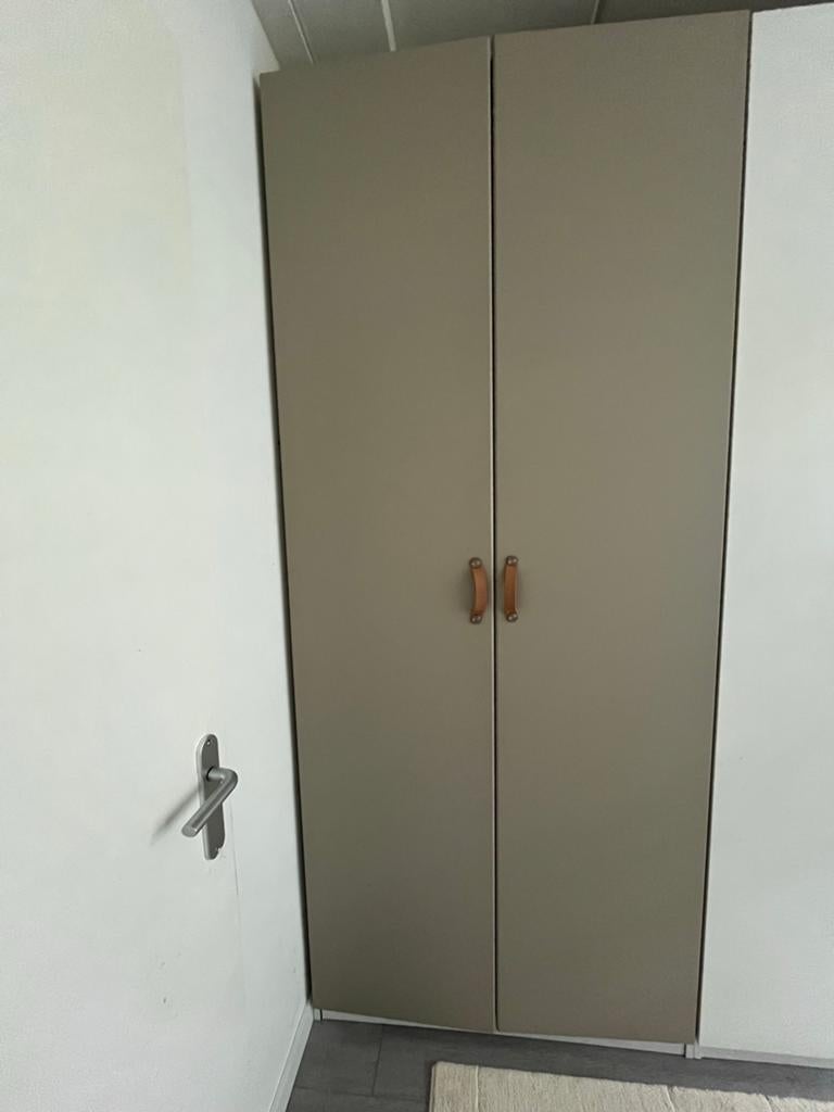 Twee IKEA Reinsvoll deuren 50x229 grijsbeige (alleen deuren), Huis en Inrichting, Kasten | Kledingkasten, Gebruikt, 200 cm of meer