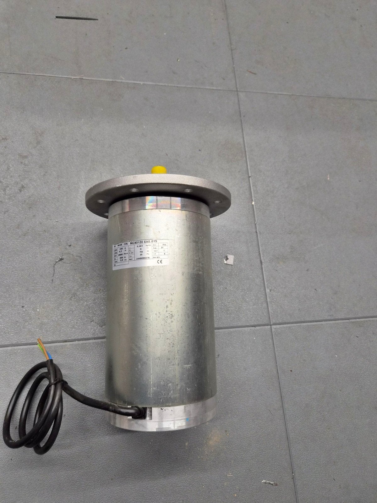 Sterke 230v AC motor. 4,2A 2800 Rpm 900w 3,5 Nm asdiameter 1, Ophalen of Verzenden, Nieuw, Elektromotor, 1800 rpm of meer