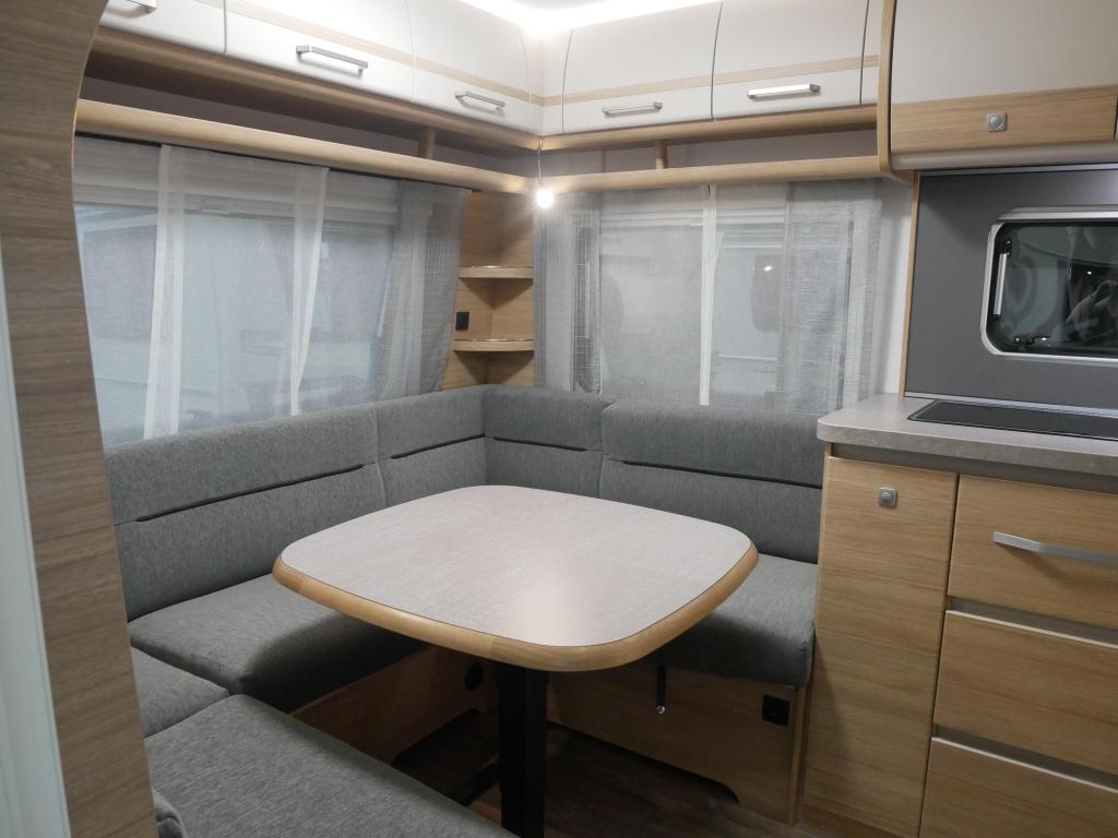 Fendt Bianco Activ 445 SFB NU MET GRATIS MOVER., Caravans en Kamperen, Rondzit, Bedrijf, Niet ingevuld, Overige typen