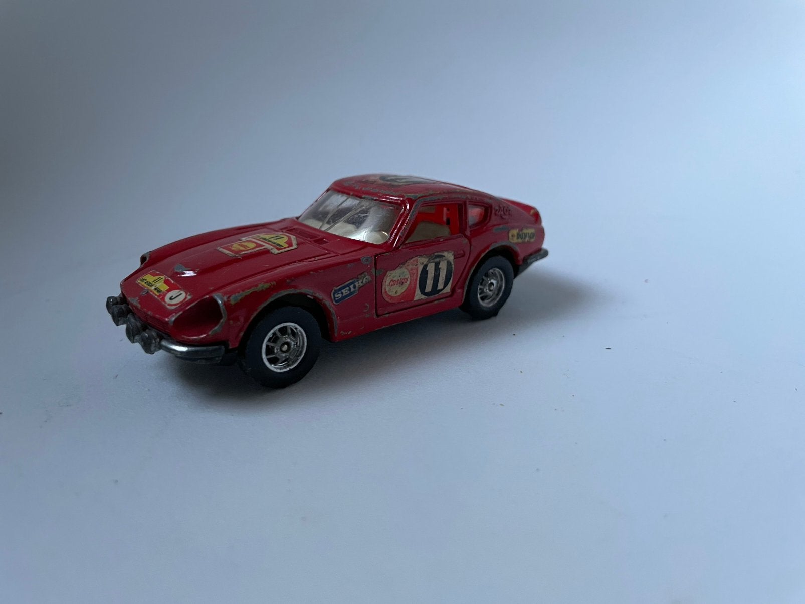 model is Datsun Nissan 240Z 240 Z, rood, Corgi Toys, 1/43, Ophalen of Verzenden, Gebruikt, Auto, Corgi