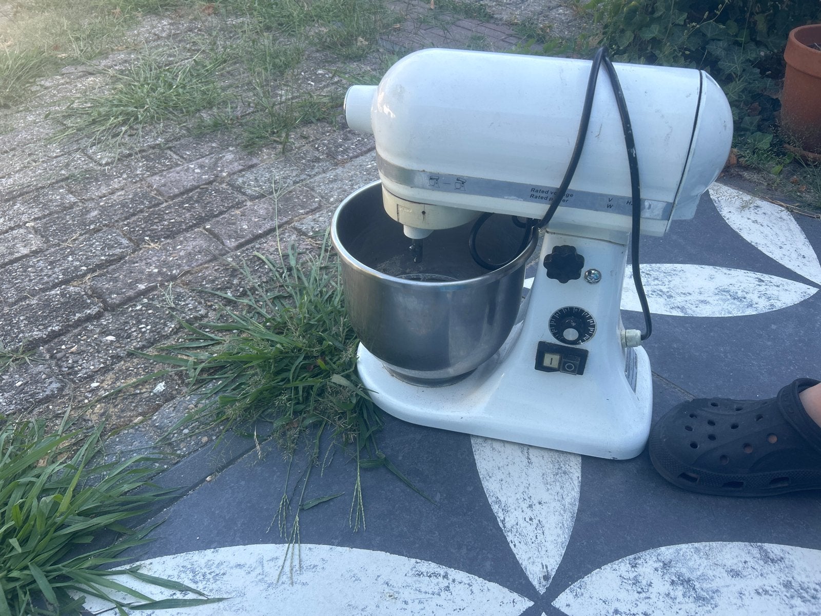 Robuuste witte keukenmixer met mengkom, Witgoed en Apparatuur, Keukenmixers, 3 tot 4 liter, Ophalen of Verzenden, Gebruikt, 3 snelheden of meer
