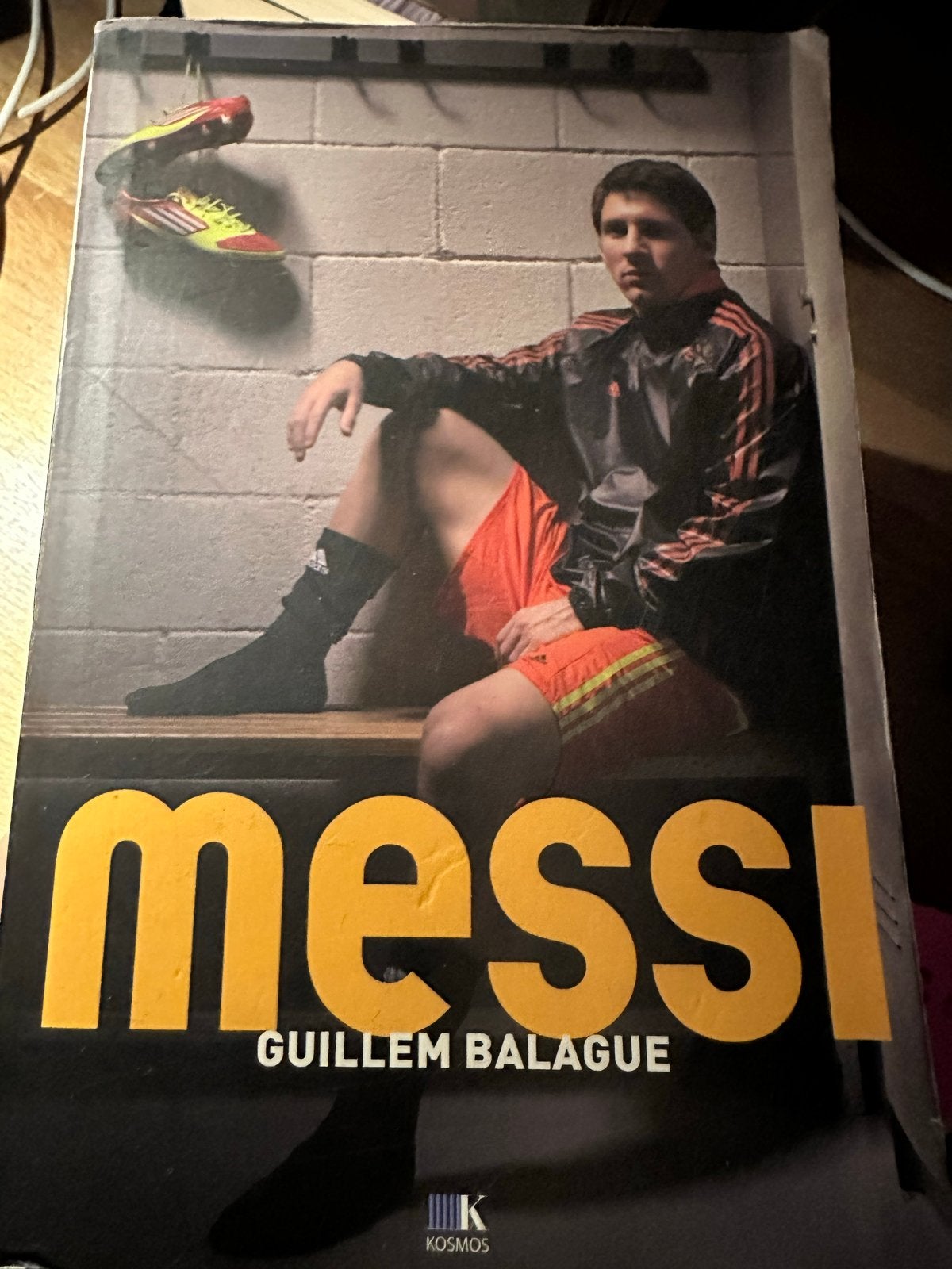 Boek Messi - door Guillem Balague, Ophalen of Verzenden, Gelezen, Balsport